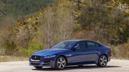 Jaguar XE 2.5t R-Sport Bluefire (2015) - lewy bok