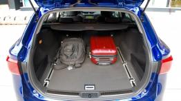 Toyota Avensis III Facelifting 2015 - galeria redakcyjna - bagażnik