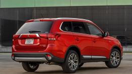 Mitsubishi Outlander III Facelifting (2016) - wersja amerykańska - widok z tyłu