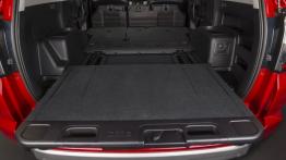 Toyota 4Runner V Facelifting (2014) - tylna kanapa złożona, widok z bagażnika