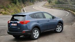 Toyota RAV4 IV - galeria redakcyjna - widok z tyłu
