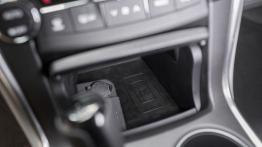 Toyota Camry XLE Facelifting (2015) - schowek w konsoli środkowej