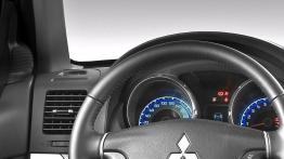 Mitsubishi Montero - deska rozdzielcza