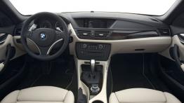 BMW X1 - pełny panel przedni