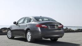 Infiniti M 2010 - widok z tyłu