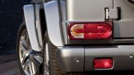 Mercedes G63 AMG 2013 - lewy tylny reflektor - włączony