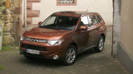 Mitsubishi Outlander III - widok z przodu