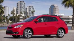 Toyota Matrix 2011 - przód - reflektory wyłączone