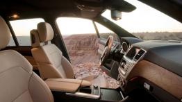 Mercedes klasa M 2012 - fotel kierowcy, widok z przodu