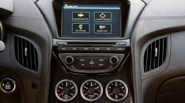 Hyundai Genesis Coupe Facelifting - konsola środkowa