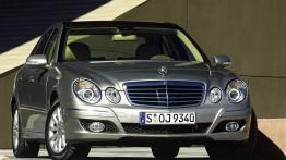 Mercedes Klasa E 2006 - widok z przodu