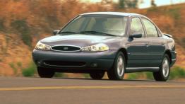 Ford Contour - widok z przodu