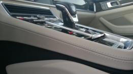 Porsche Panamera E-Hybrid Sport Turismo - galeria redakcyjna - d?wignia zmiany biegów