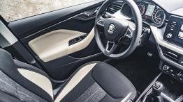 Skoda Scala 1.0 TSI 115 KM - galeria redakcyjna - widok ogólny wnętrza z przodu