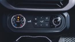 Alpine A110 - galeria redakcyjna - panel sterowania wentylacj? i nawiewem