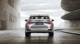 Lexus ES F Sport (2018) - widok z tyłu