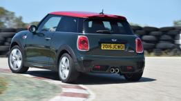 Mini John Cooper Works 2015 - widok z tyłu