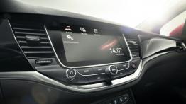 Opel Astra K Hatchback 5d (2016) - ekran systemu multimedialnego