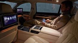 BMW serii 7 G12 750Li xDrive (2016) - widok ogólny wnętrza