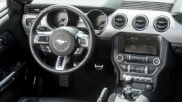 Ford Mustang VI Cabrio GT (2015) - wersja europejska - kokpit