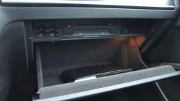 Volkswagen Golf VII Hatchback 5d 2.0 TDI-CR DPF 150KM - galeria redakcyjna - schowek przedni otwarty