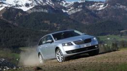 Skoda Octavia III Kombi 4x4 TSI (2013) - widok z przodu