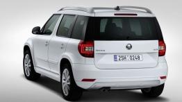 Skoda Yeti Facelifting (2014) - tył - reflektory włączone