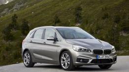 BMW 225i Active Tourer (2014) - widok z przodu