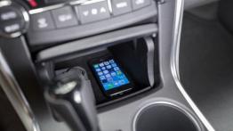 Toyota Camry XLE Facelifting (2015) - schowek w konsoli środkowej