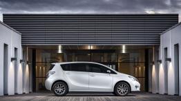 Toyota Verso Facelifting - prawy bok