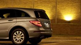 Mercedes klasy R 2011 - lewy bok