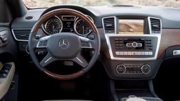 Mercedes klasa M 2012 - kokpit