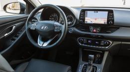 Hyundai i30 Fastback - galeria redakcyjna - kokpit