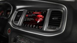 Dodge Charger SRT Hellcat (2015) - ekran systemu multimedialnego