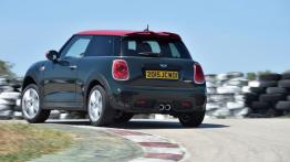 Mini John Cooper Works 2015 - widok z tyłu