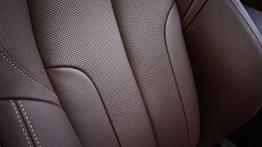 BMW X1 II xDrive20d (2016) - fotel pasażera, widok z przodu