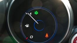 Honda Civic IX Hatchback 5d 1.8 i-VTEC 142KM - galeria redakcyjna - wskaźnik poziomu paliwa w baku