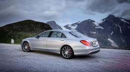 Mercedes S 63 AMG W222 (2014) - widok z tyłu
