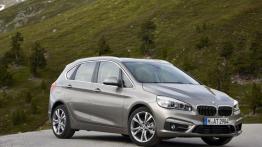 BMW 225i Active Tourer (2014) - widok z przodu