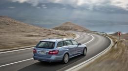 Mercedes E 350 CDI 4MATIC W212 kombi - widok z tyłu