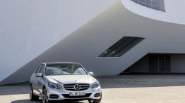 Mercedes E 350 4MATIC Facelifting - widok z przodu