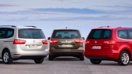 Seat Alhambra 2011 - tył - reflektory włączone