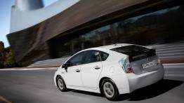 Toyota Prius Plug-in Hybrid - widok z tyłu
