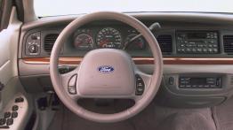 Ford Crown Victoria 2001 - kokpit