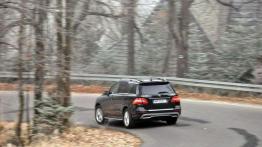 Nowy Mercedes ML350 - pierwsza jazda z dreszczykiem (film)