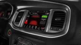 Dodge Charger SRT Hellcat (2015) - ekran systemu multimedialnego
