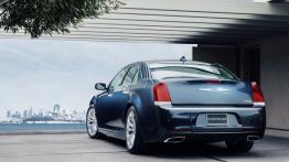 Chrysler 300C Platinum 2015 - widok z tyłu