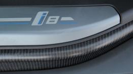 BMW i8 362KM - galeria redakcyjna (2) - listwa progowa