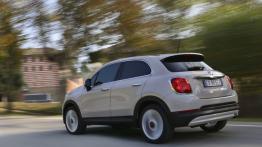 Fiat 500X Lounge (2015) - widok z tyłu