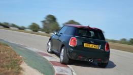 Mini John Cooper Works 2015 - widok z tyłu